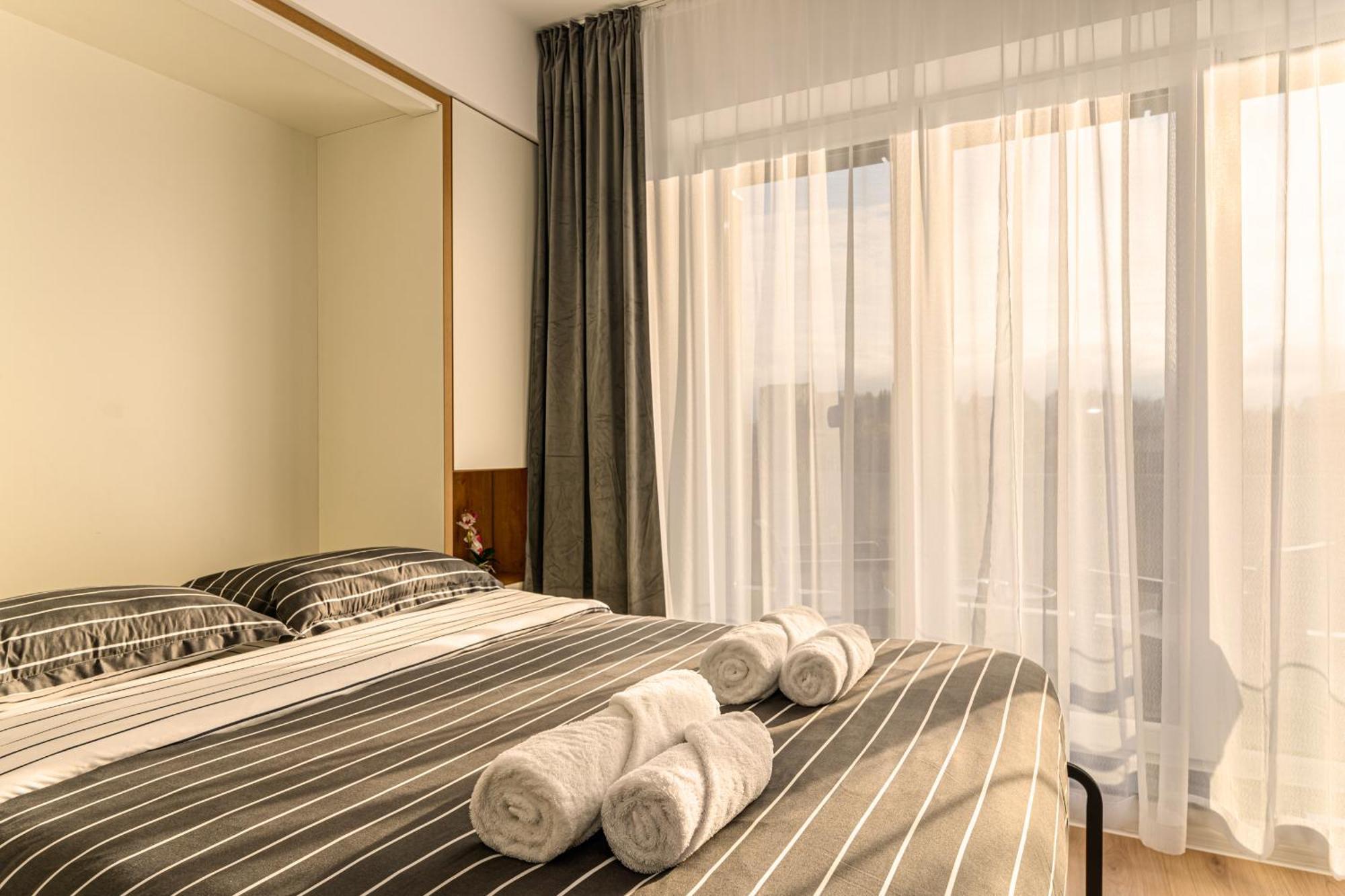 Luxury Landing Apartments Complex Qualis Brasov Bagian luar foto
