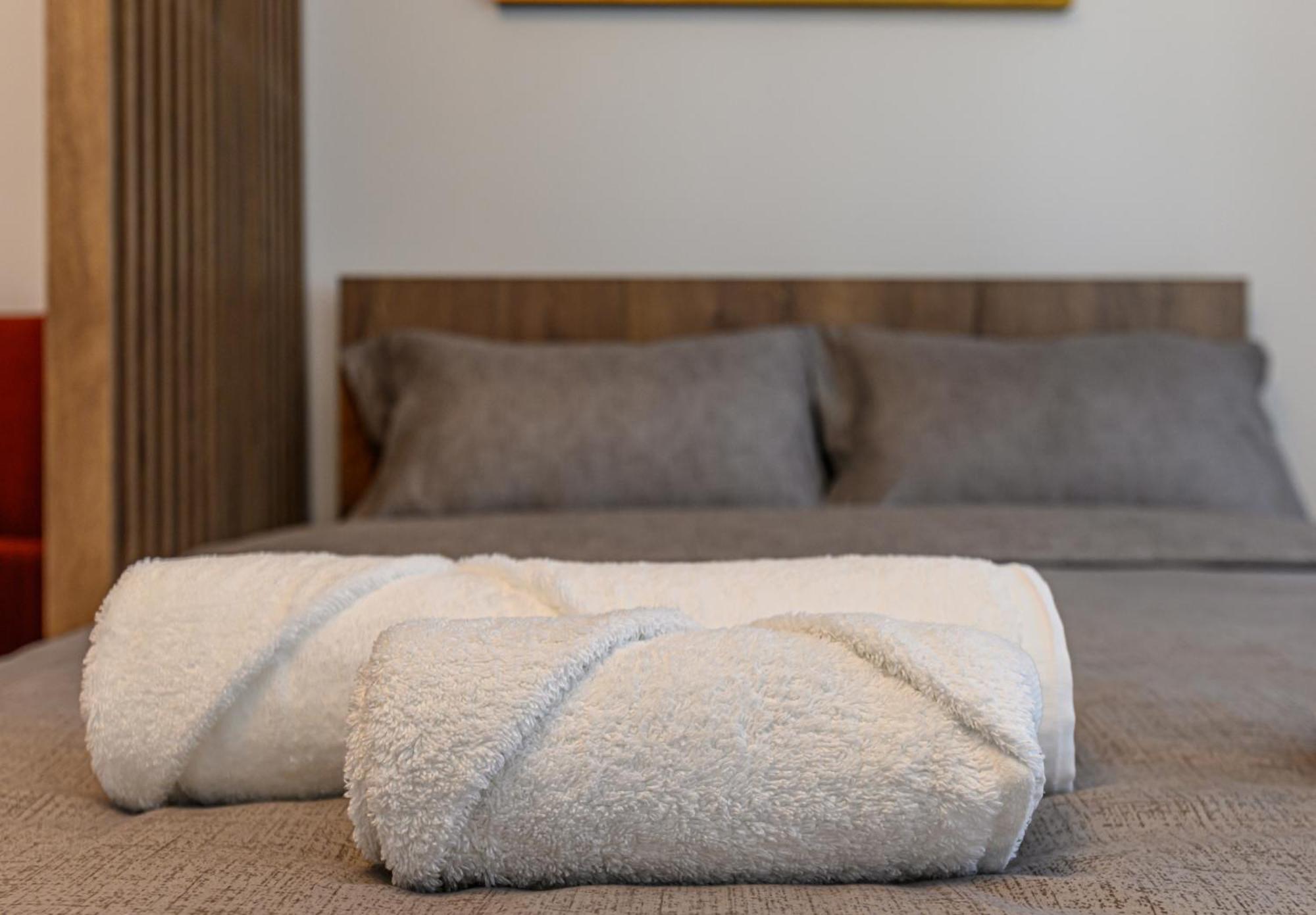 Luxury Landing Apartments Complex Qualis Brasov Bagian luar foto